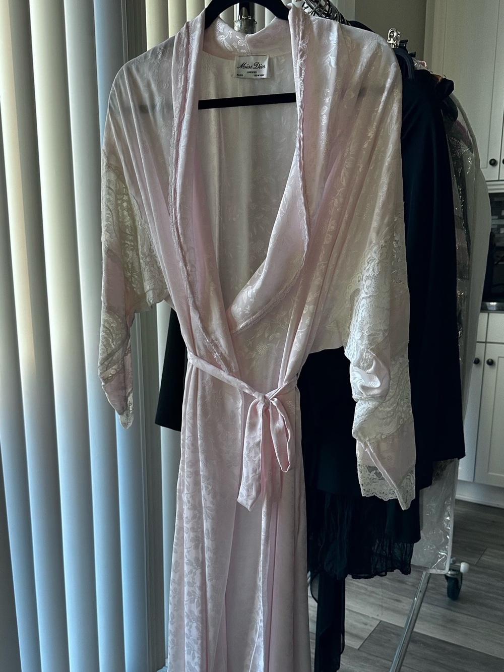 VINTAGE DIOR✨ Designer Pink Lace Trim Satin Robe Floral